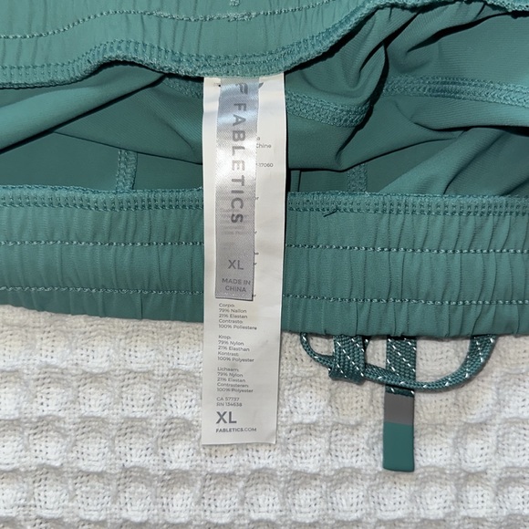 Fabletics Shorts - Picture 4 of 4
